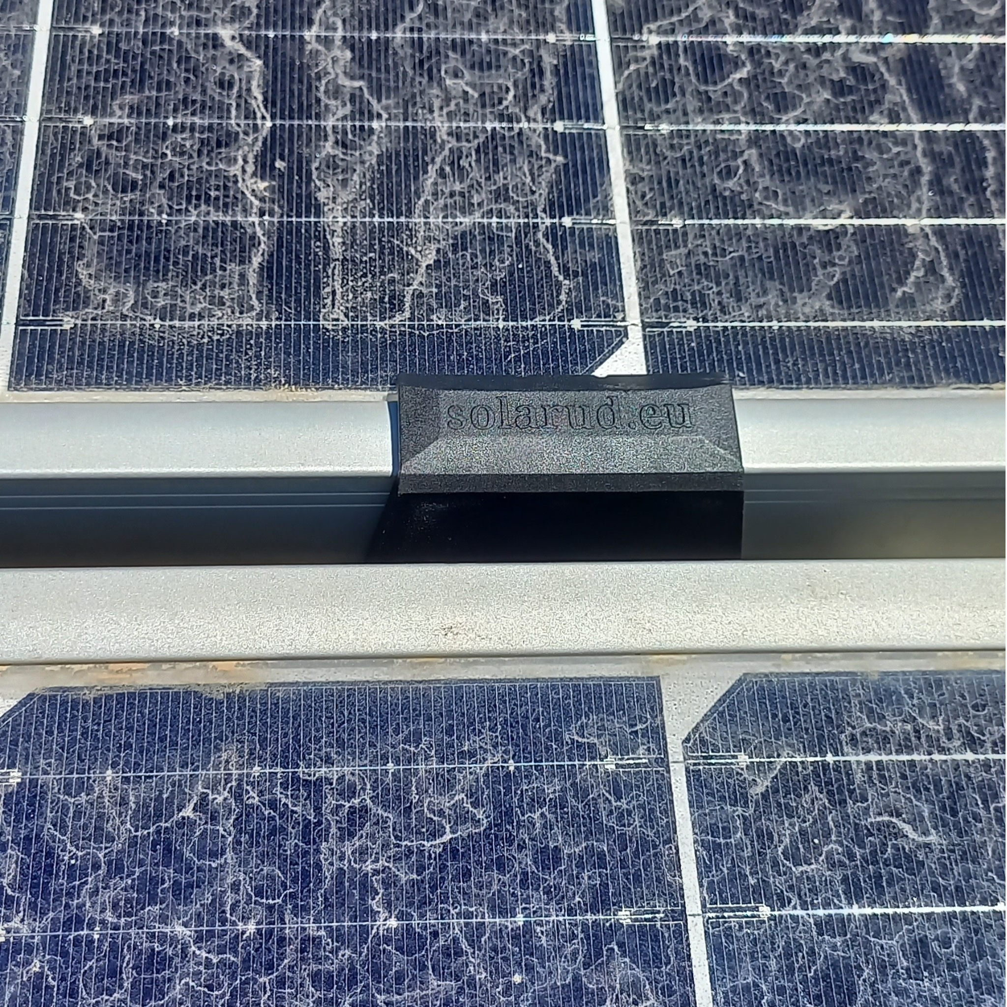 Solar panel with 'solarud.eu' branding on draining water